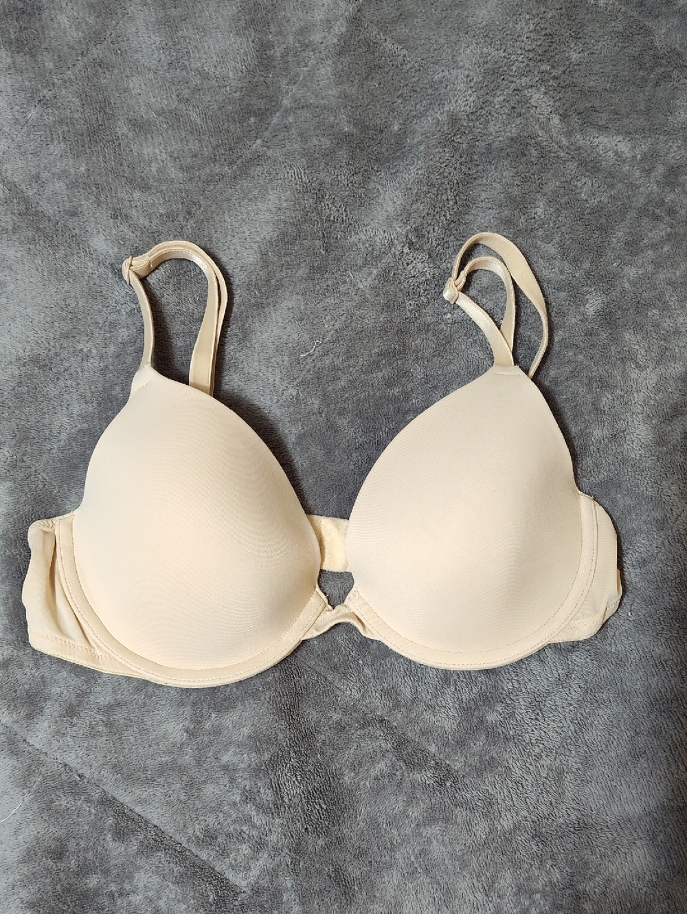 5/$25 SALE Victoria's Secret Light Beige Smooth Size 32B T-Shirt Underwire Bra